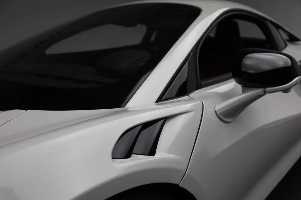 2026 McLaren Artura - Image 25 of 31