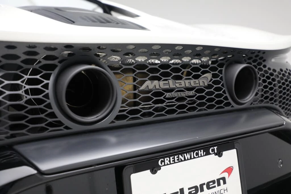 2026 McLaren Artura - Image 27 of 31