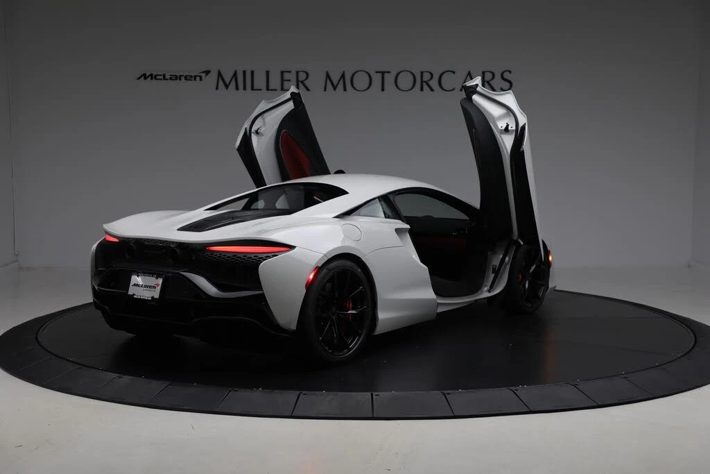 2026 McLaren Artura - Image 18 of 31