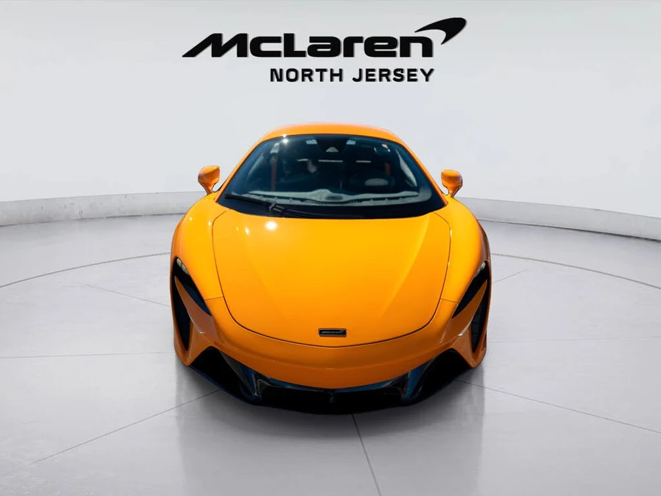 2026 McLaren Artura - Image 21 of 31
