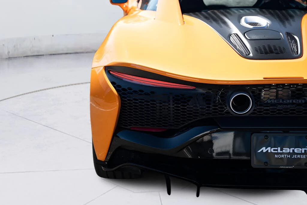 2026 McLaren Artura - Image 28 of 31