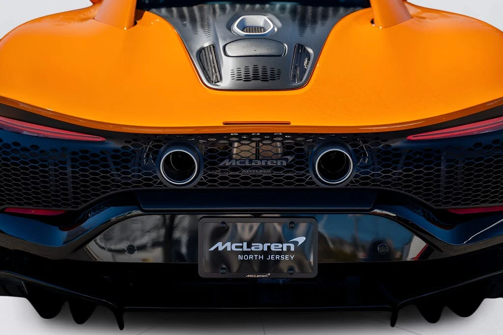 2026 McLaren Artura - Image 29 of 31