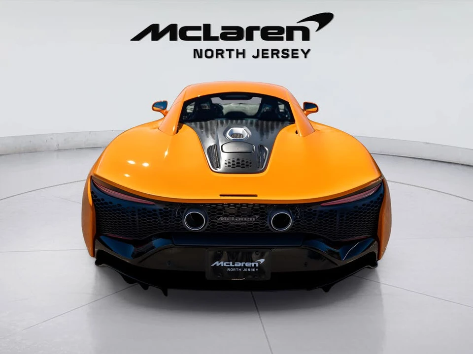 2026 McLaren Artura - Image 27 of 31
