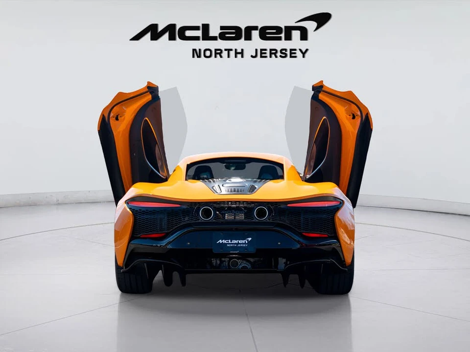 2026 McLaren Artura - Image 12 of 31