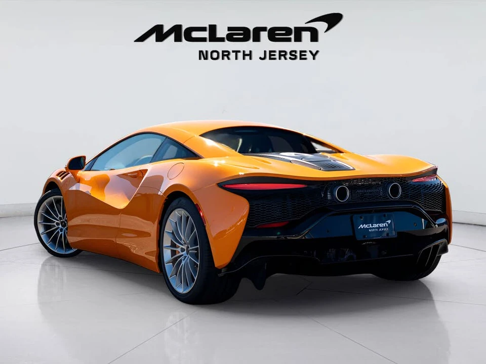 2026 McLaren Artura - Image 13 of 31