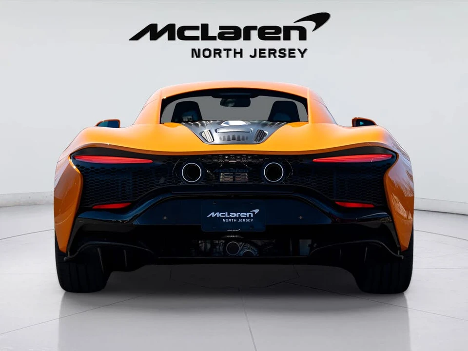2026 McLaren Artura - Image 11 of 31