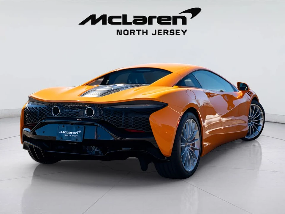 2026 McLaren Artura - Image 9 of 31