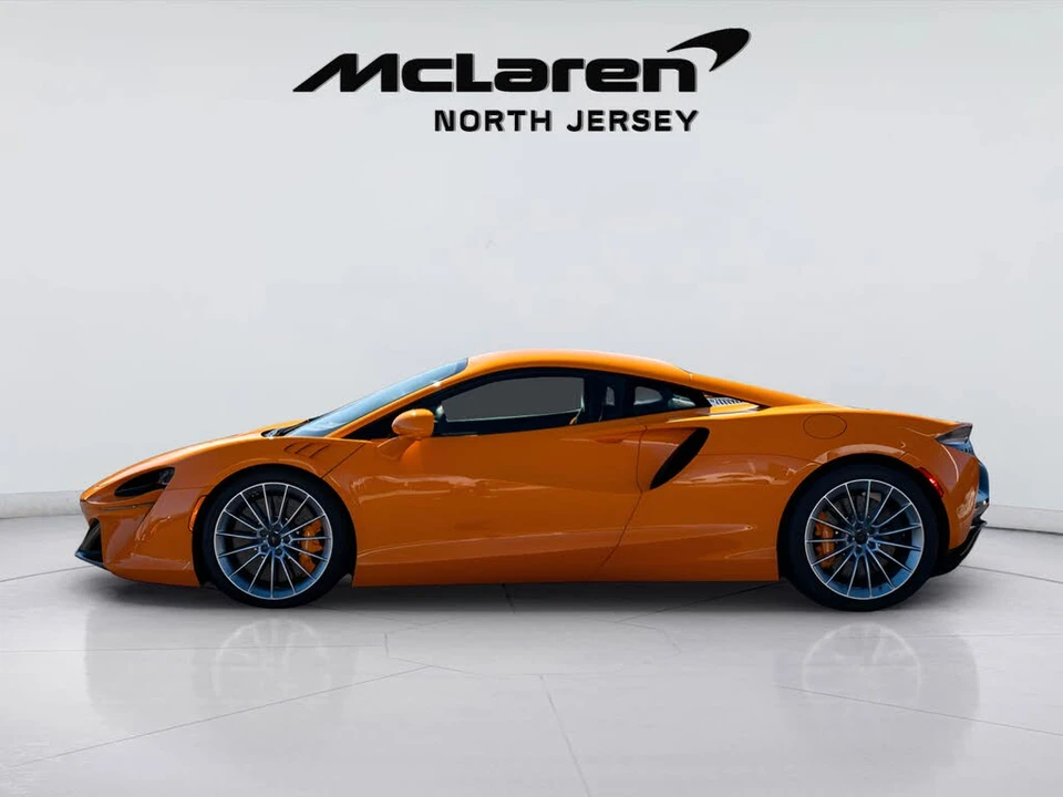 2026 McLaren Artura - Image 15 of 31