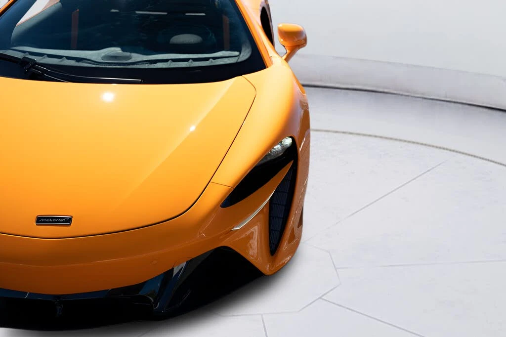 2026 McLaren Artura - Image 24 of 31