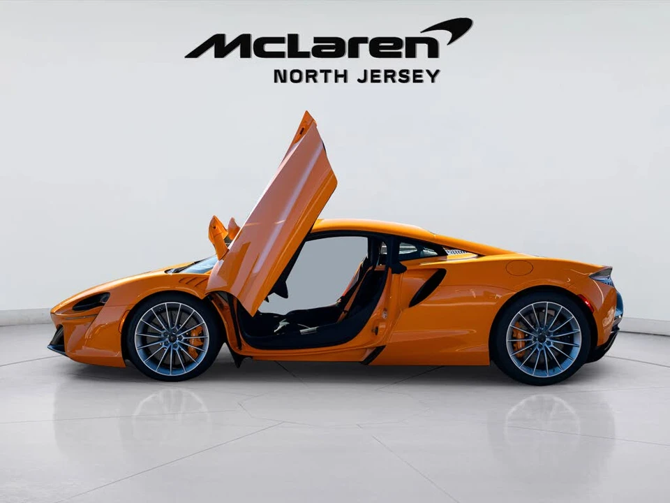 2026 McLaren Artura - Image 16 of 31