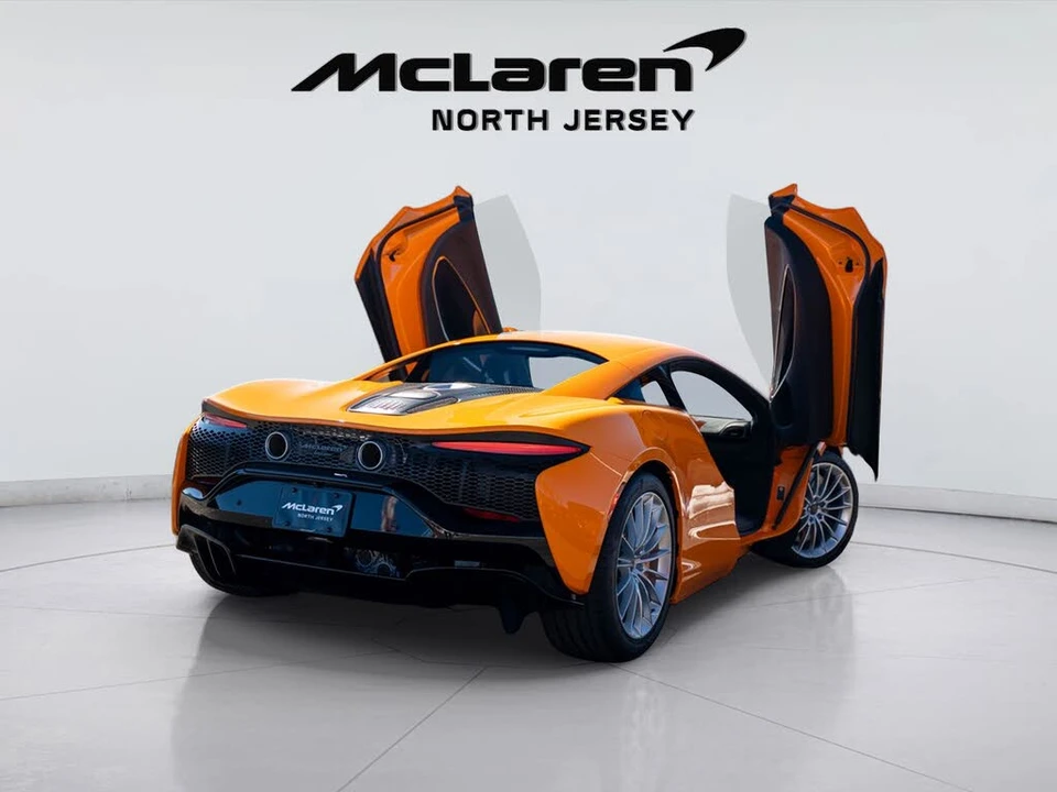 2026 McLaren Artura - Image 10 of 31
