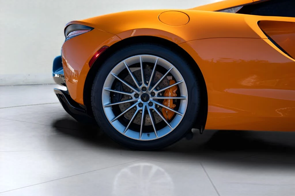 2026 McLaren Artura - Image 20 of 31