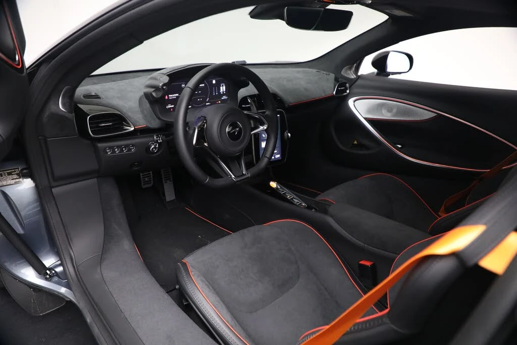 2026 McLaren Artura - Image 22 of 31