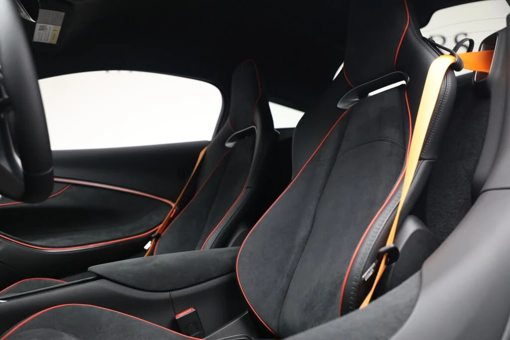 2026 McLaren Artura - Image 20 of 31