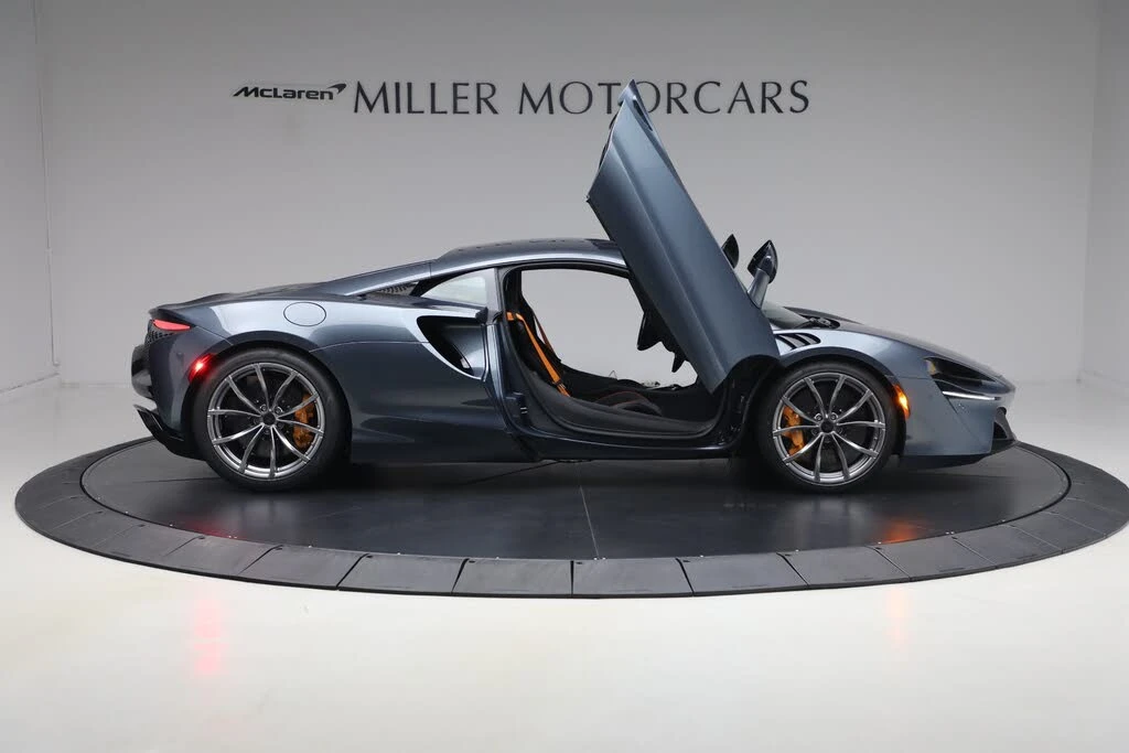 2026 McLaren Artura - Image 18 of 31