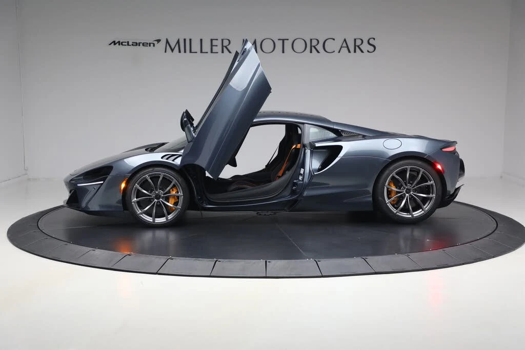 2026 McLaren Artura - Image 14 of 31