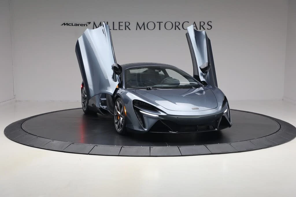 2026 McLaren Artura - Image 19 of 31