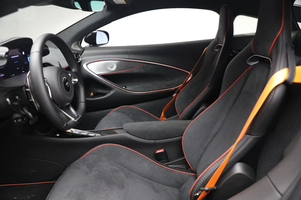 2026 McLaren Artura - Image 21 of 31