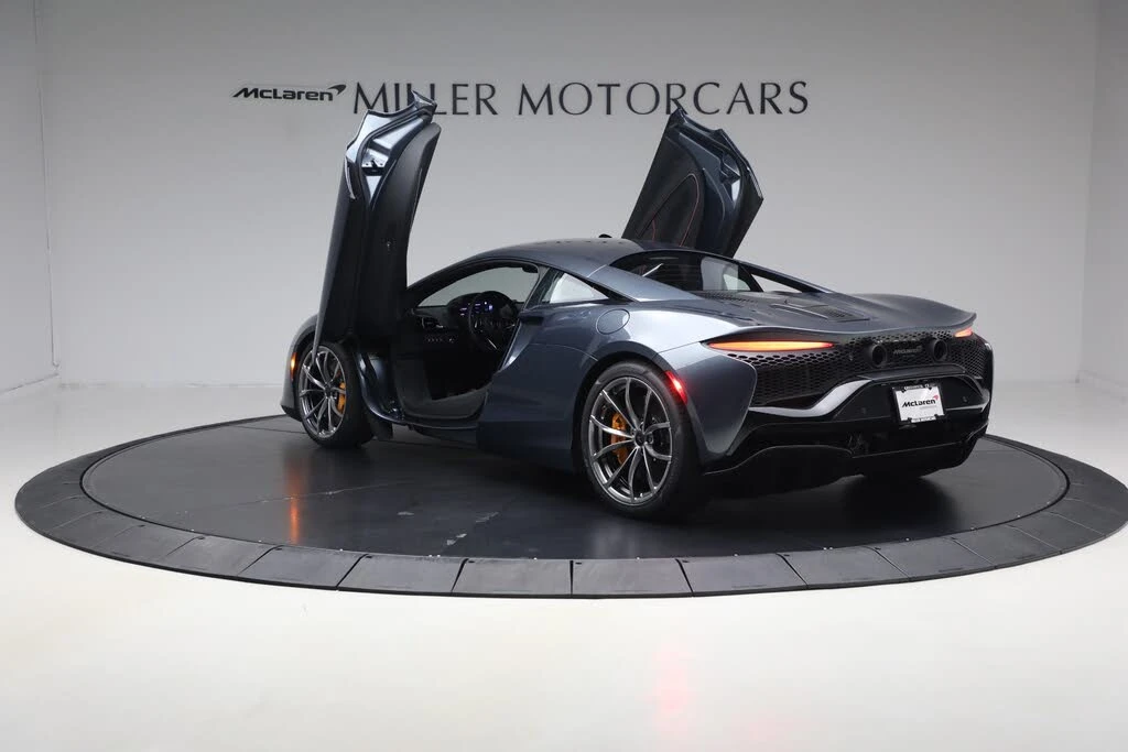 2026 McLaren Artura - Image 15 of 31