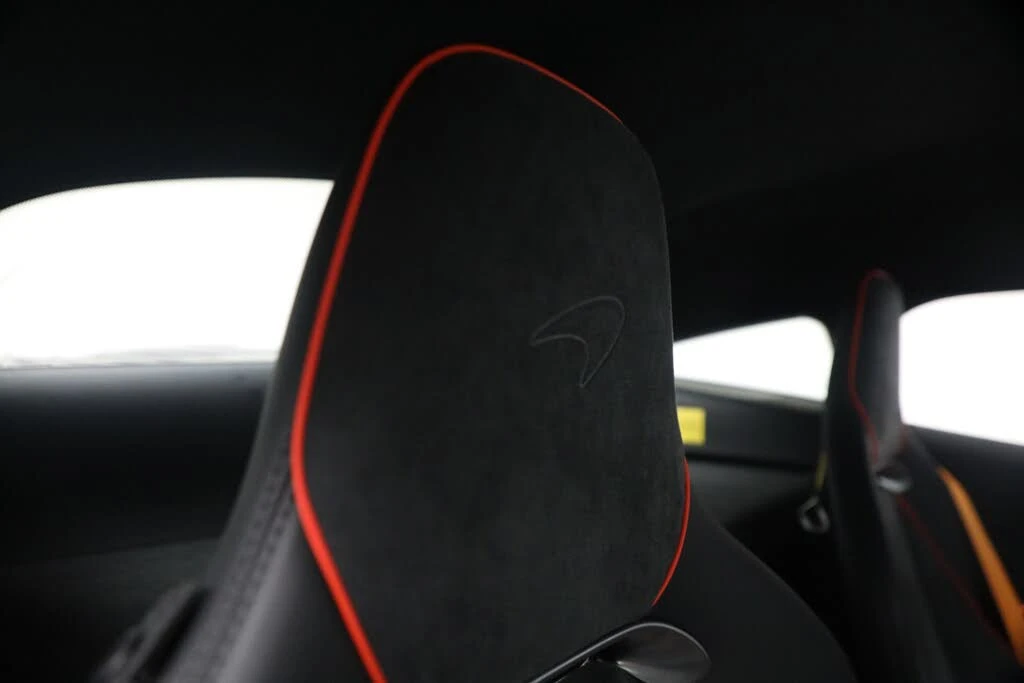 2026 McLaren Artura - Image 28 of 31