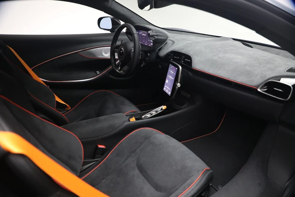 2026 McLaren Artura - Image 25 of 31