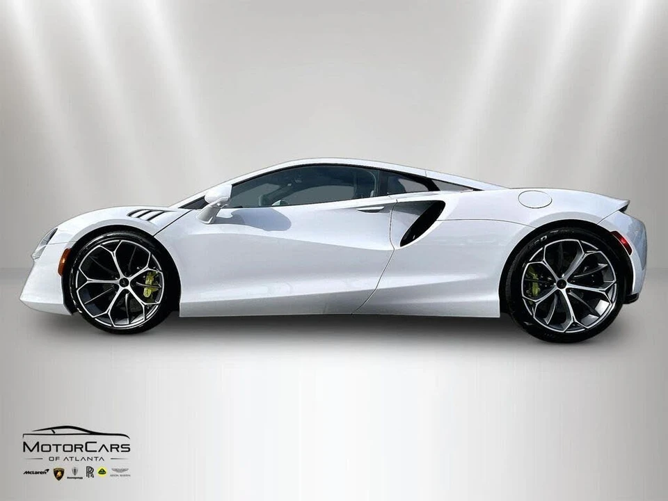 2026 McLaren Artura - Image 13 of 15