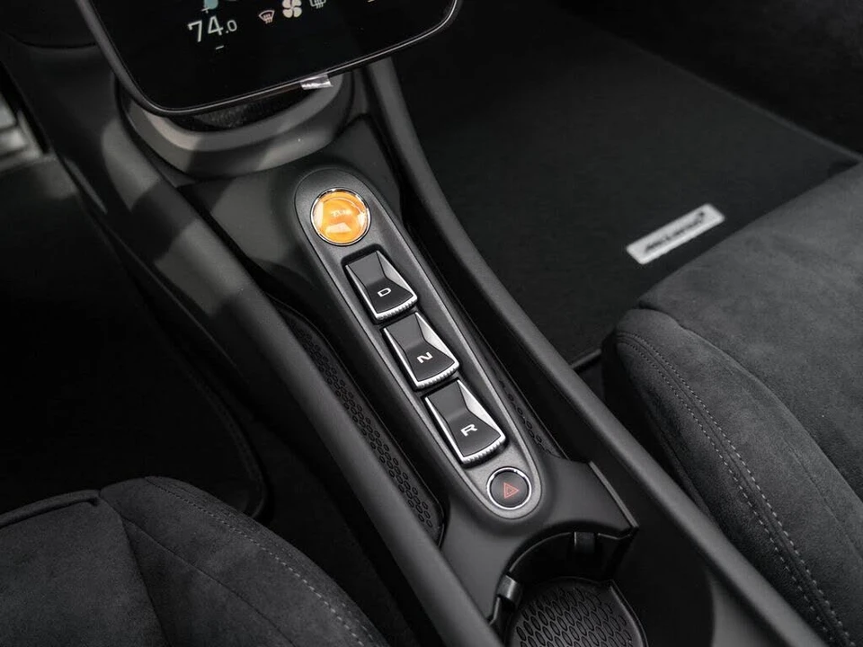 2026 McLaren Artura - Image 21 of 31