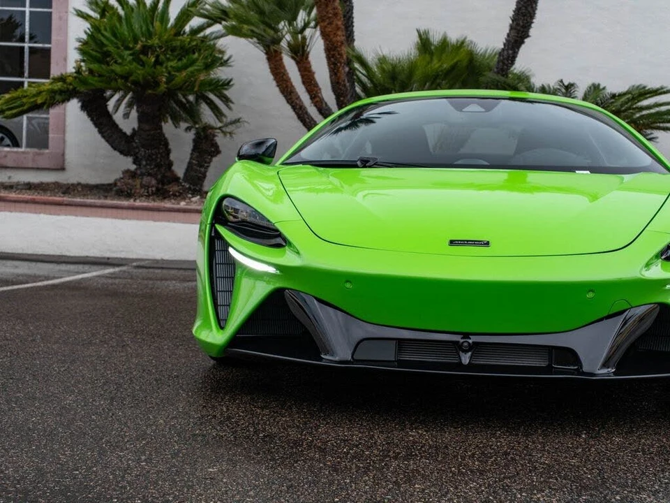 2026 McLaren Artura - Image 28 of 31