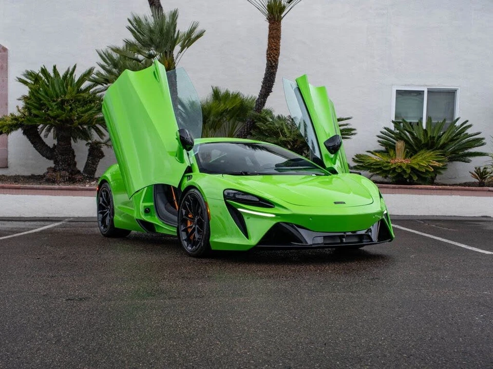 2026 McLaren Artura - Image 30 of 31