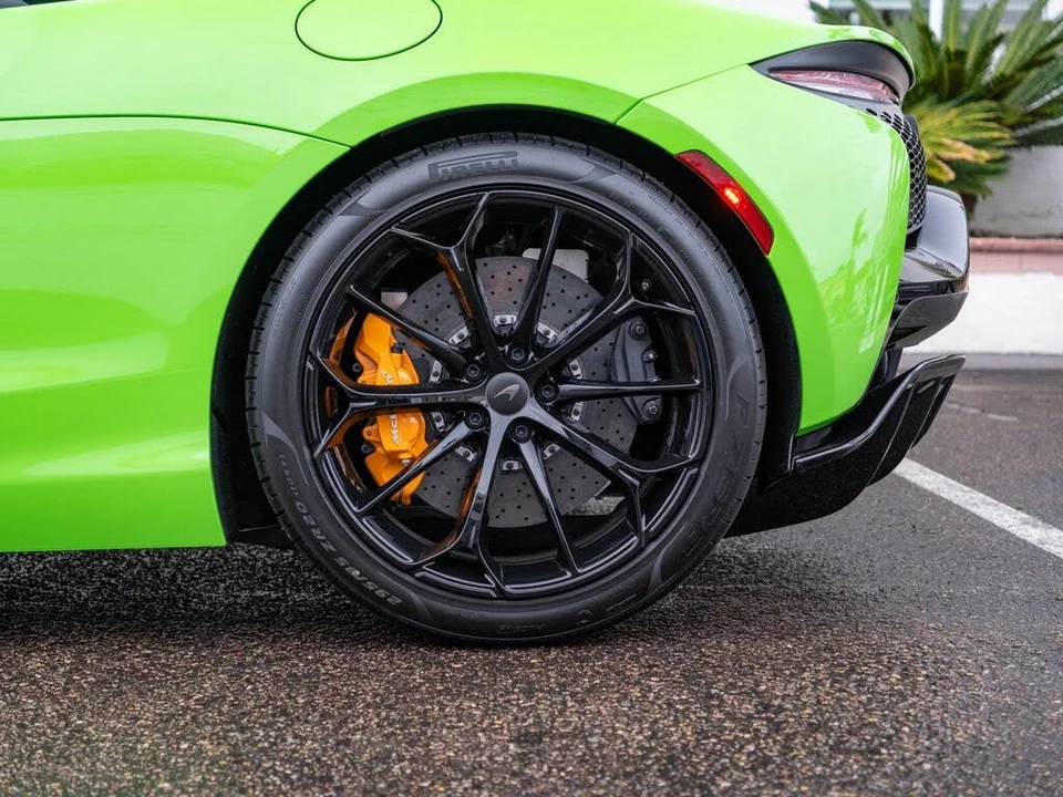 2026 McLaren Artura - Image 26 of 31
