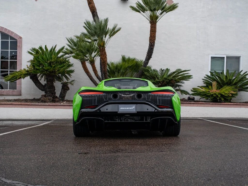 2026 McLaren Artura - Image 5 of 31