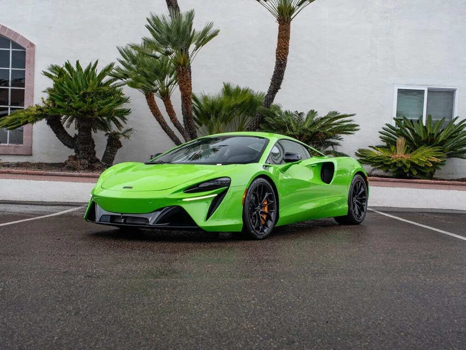 2026 McLaren Artura - Image 27 of 31