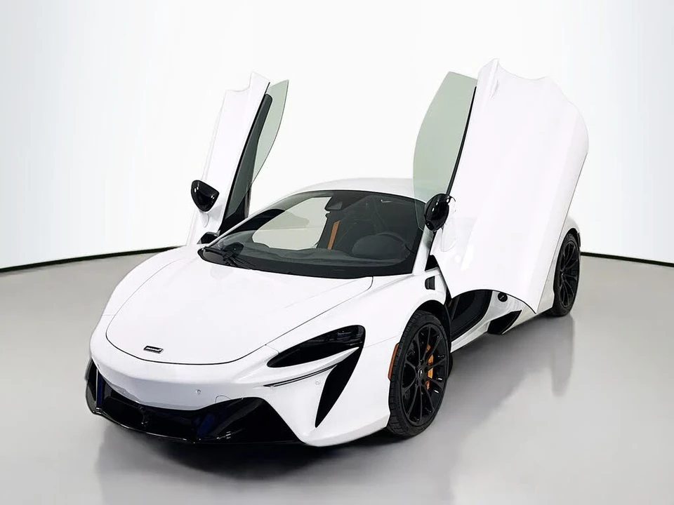 2026 McLaren Artura - Image 3 of 24