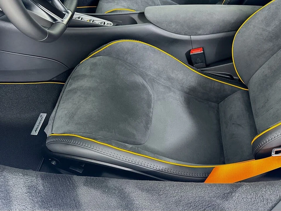 2026 McLaren Artura - Image 18 of 24