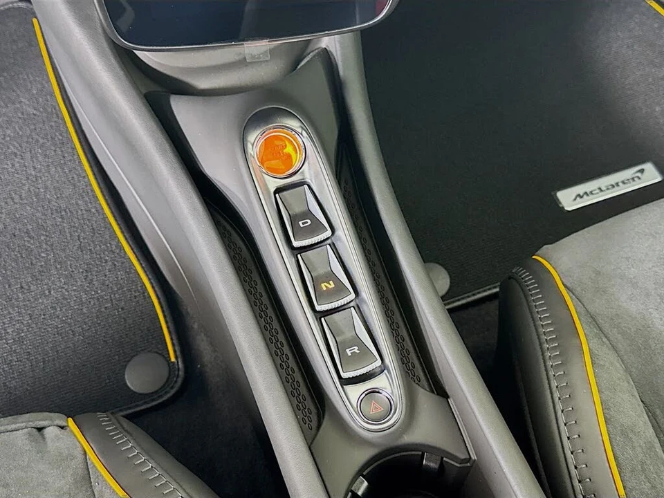 2026 McLaren Artura - Image 14 of 24