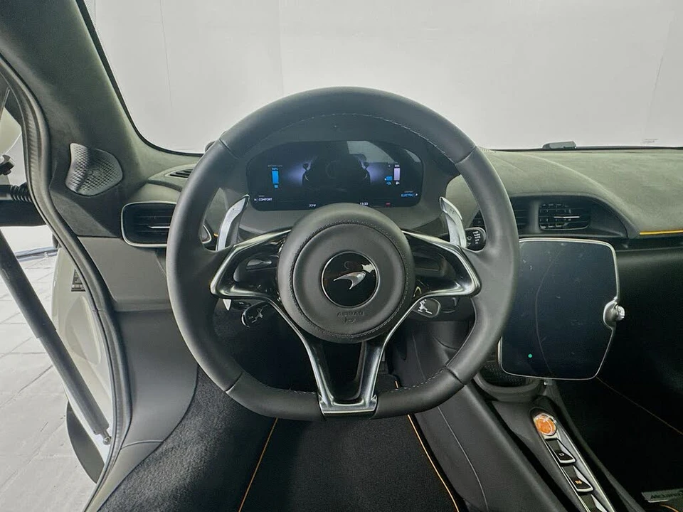 2026 McLaren Artura - Image 11 of 24