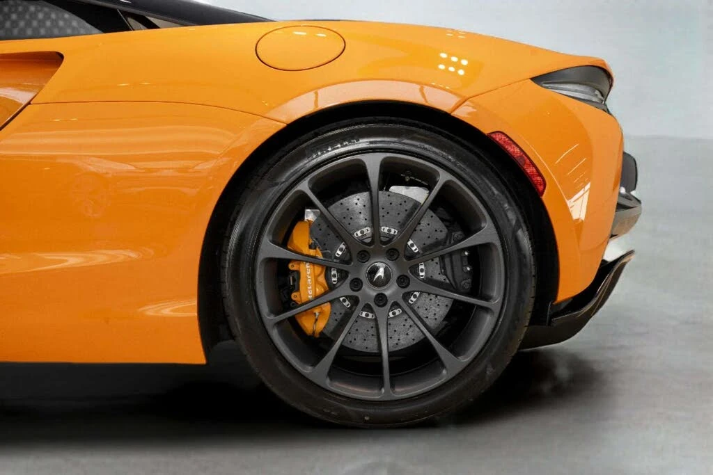 2026 McLaren Artura - Image 11 of 31