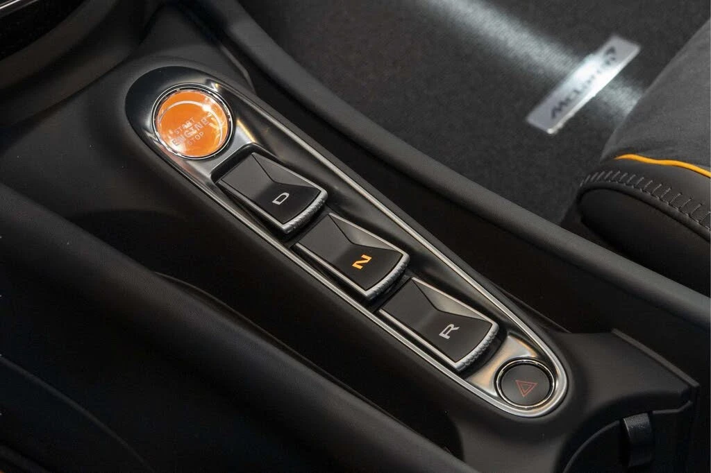 2026 McLaren Artura - Image 30 of 31