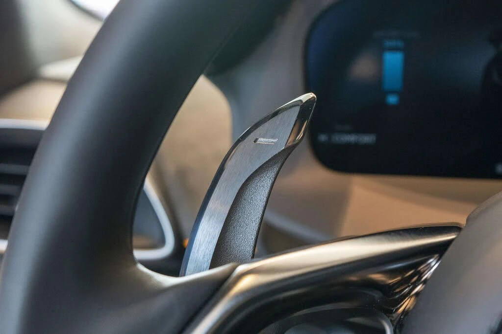 2026 McLaren Artura - Image 25 of 31