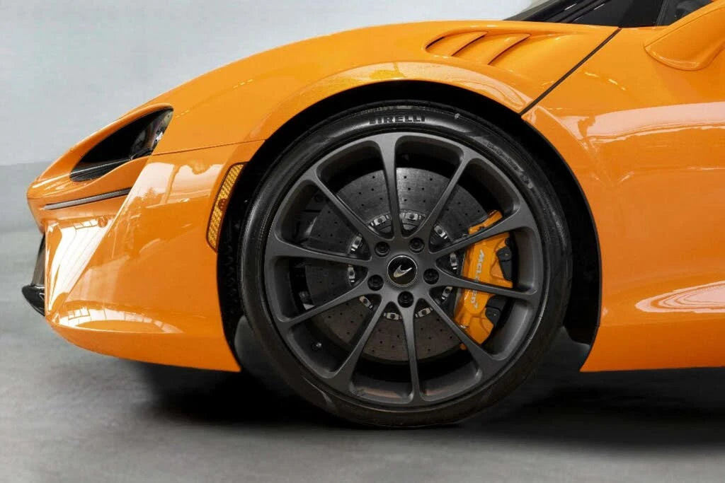 2026 McLaren Artura - Image 8 of 31