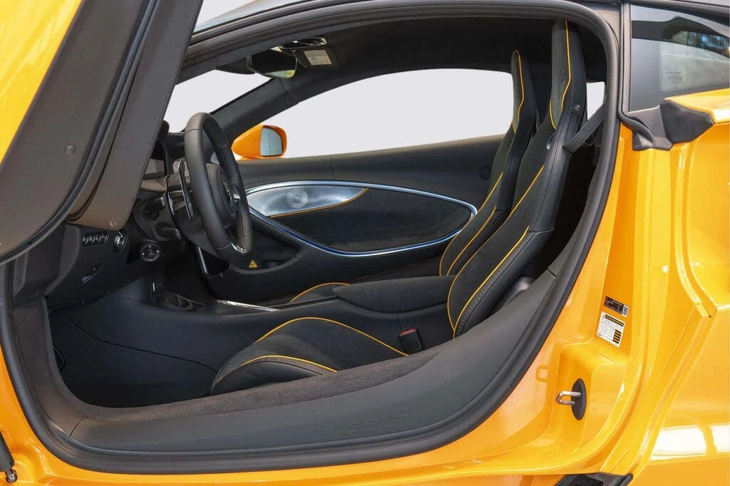 2026 McLaren Artura - Image 12 of 31