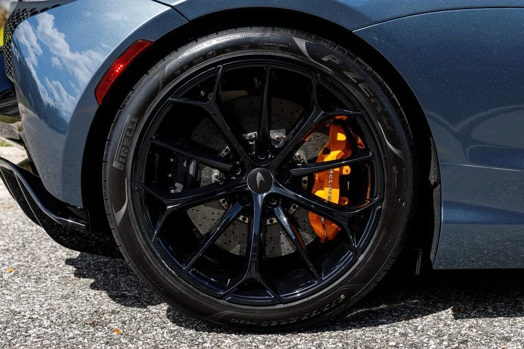 2026 McLaren Artura - Image 14 of 31