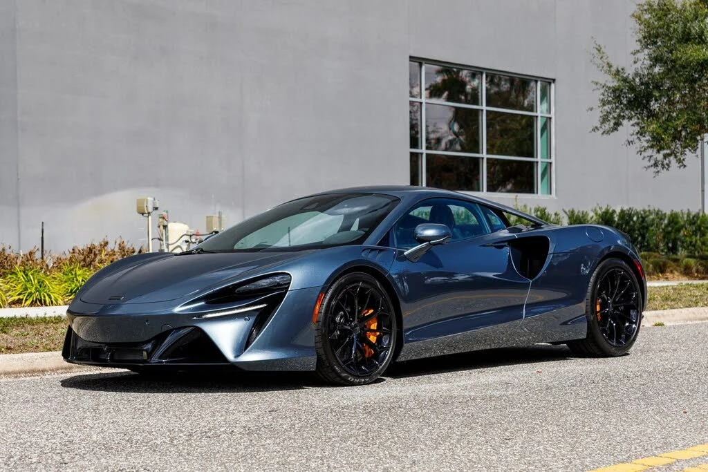 2026 McLaren Artura - Image 21 of 31