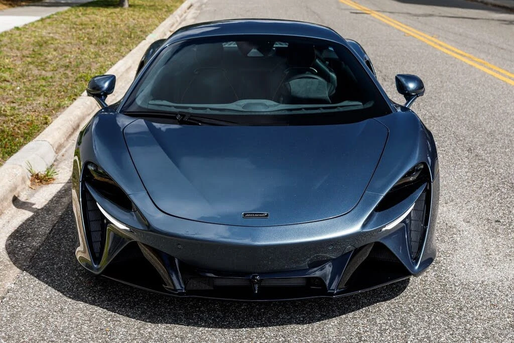 2026 McLaren Artura - Image 18 of 31