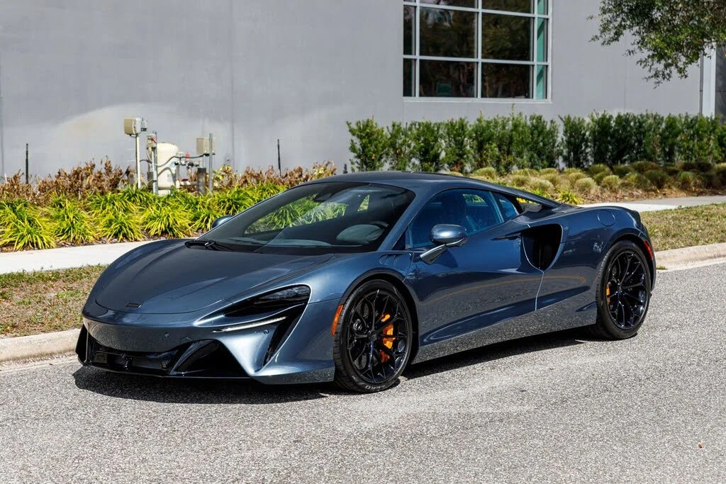 2026 McLaren Artura - Image 20 of 31