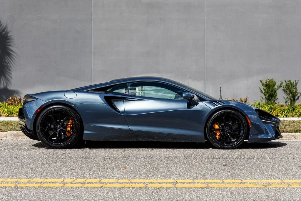 2026 McLaren Artura - Image 5 of 31
