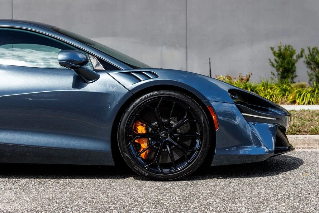 2026 McLaren Artura - Image 12 of 31