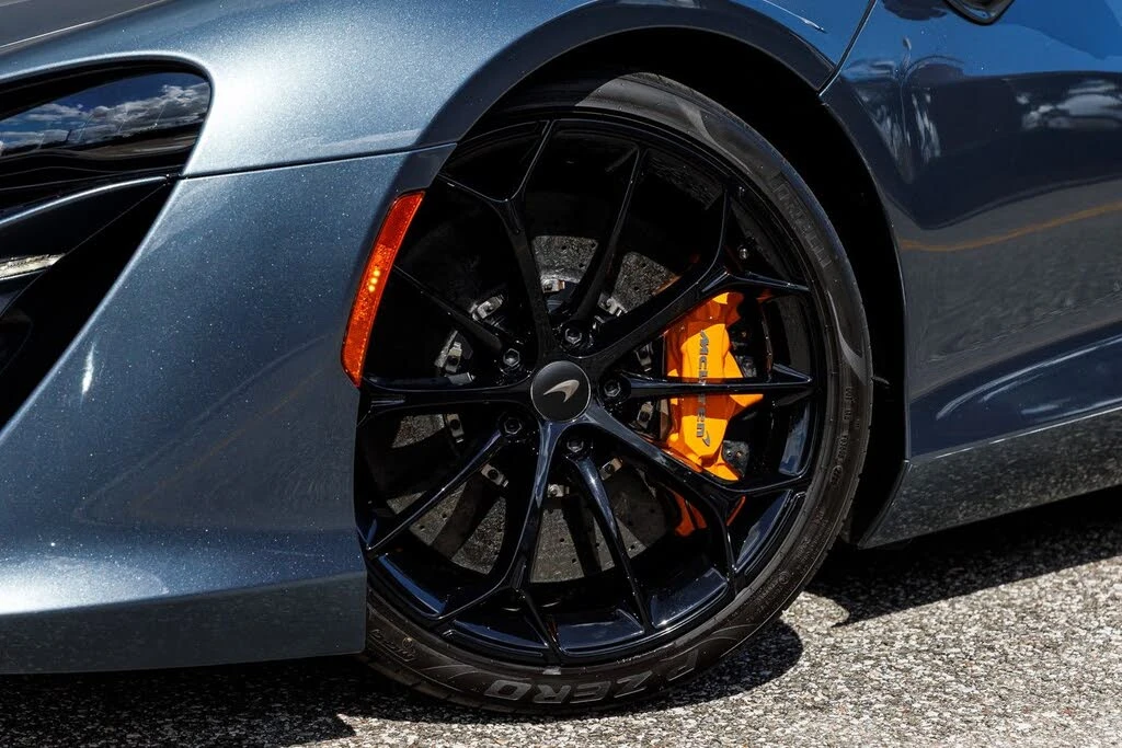 2026 McLaren Artura - Image 28 of 31