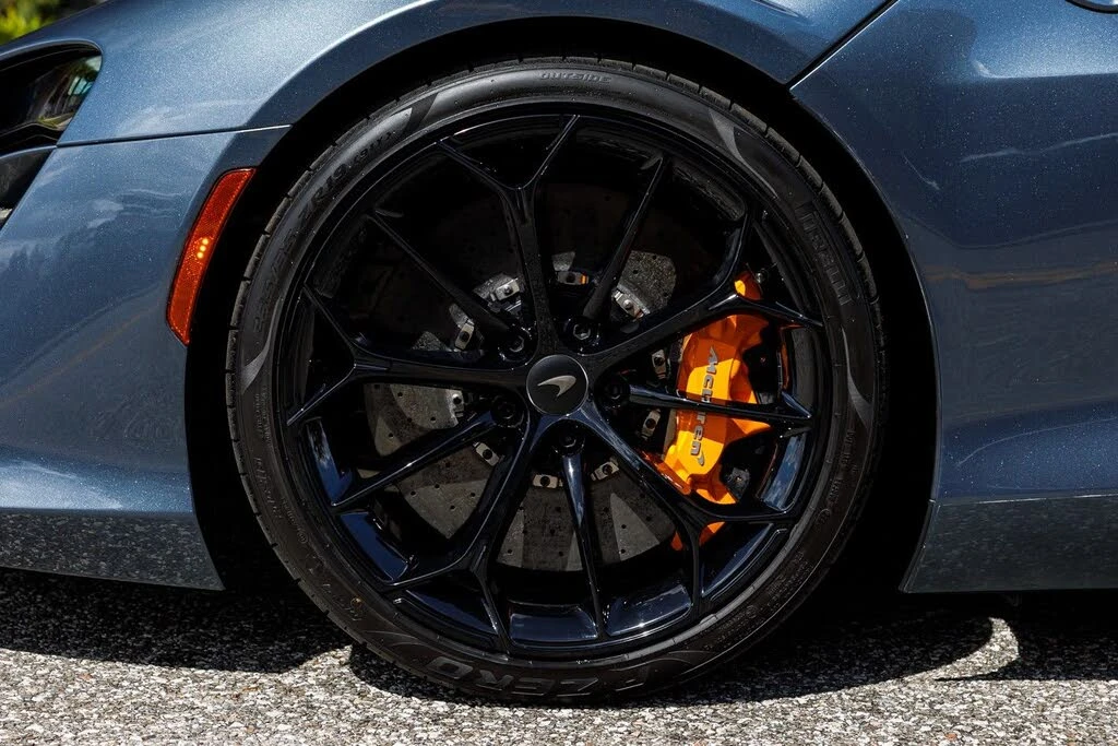 2026 McLaren Artura - Image 26 of 31