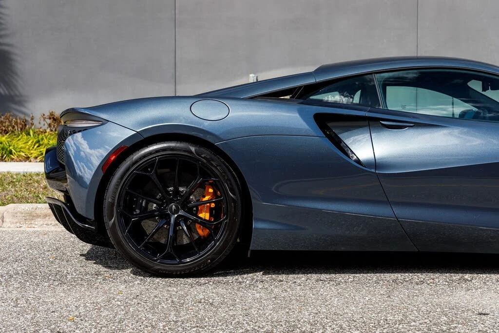 2026 McLaren Artura - Image 11 of 31